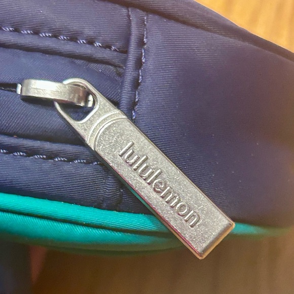 NWOT Lululemon Logo Coin Pouch in Night Sea / Emerald Ice / Blue Nile - Picture 4 of 12